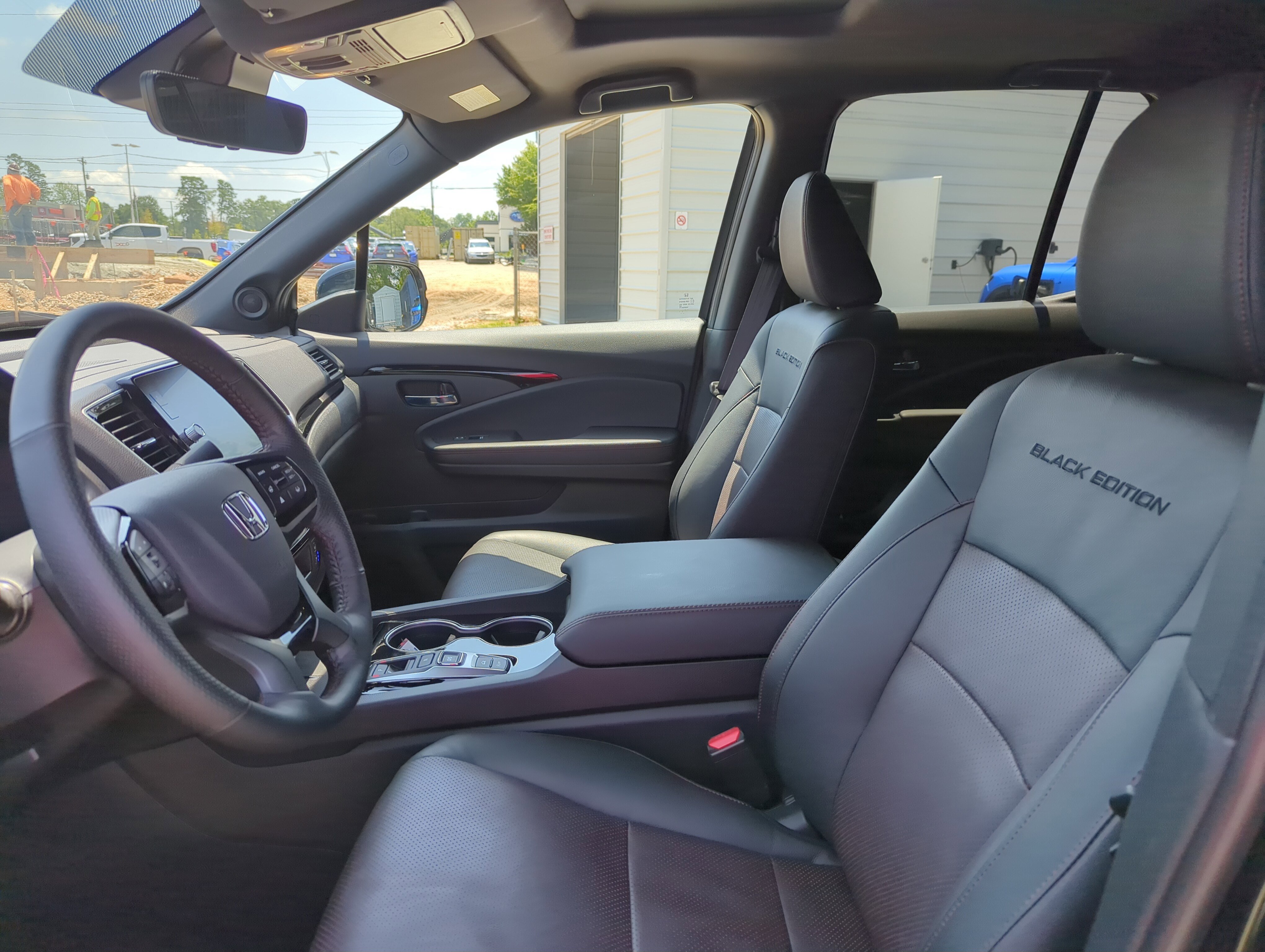 2024 Honda Ridgeline Black Edition photo 8