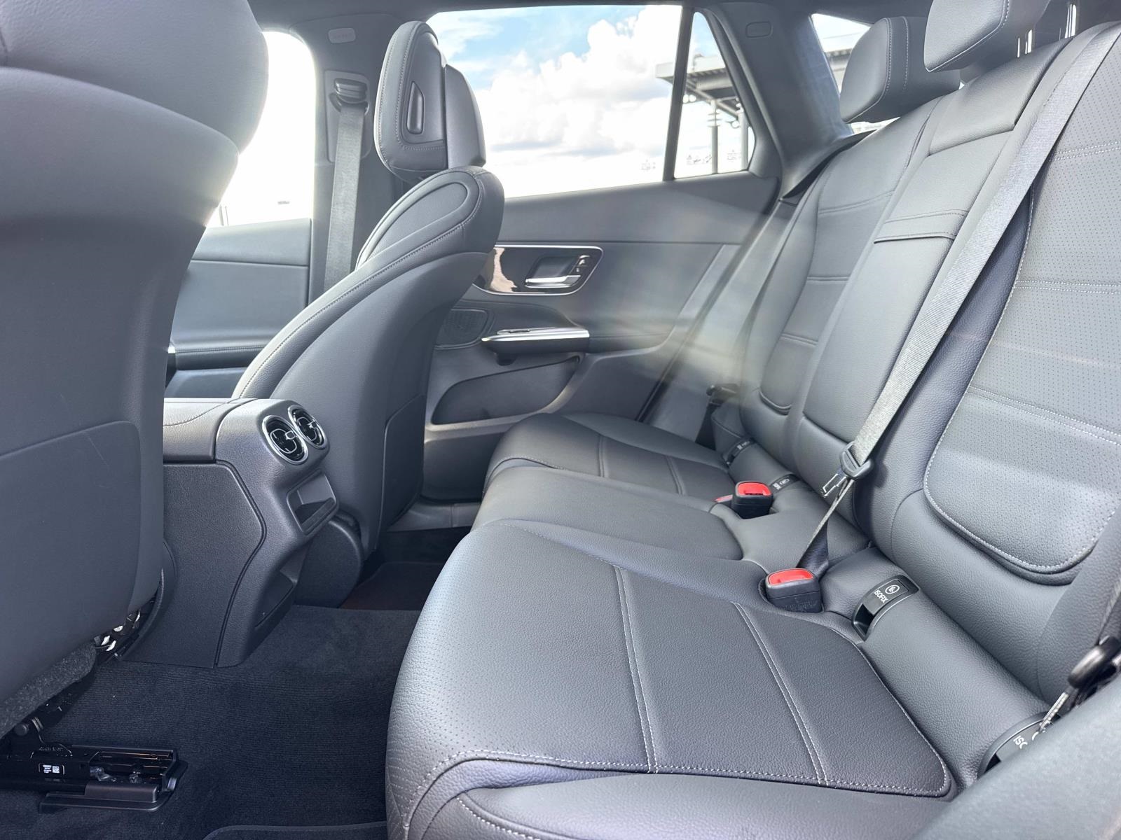 2026 Mercedes Benz GLC 300 4MATIC photo 6