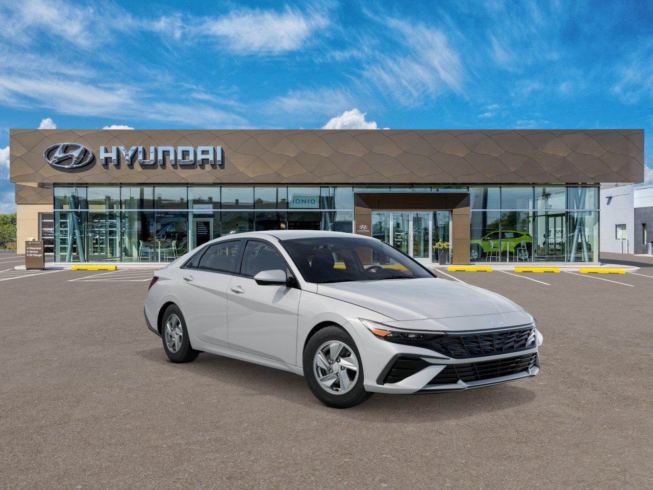 2025 Hyundai Elantra SE photo 2