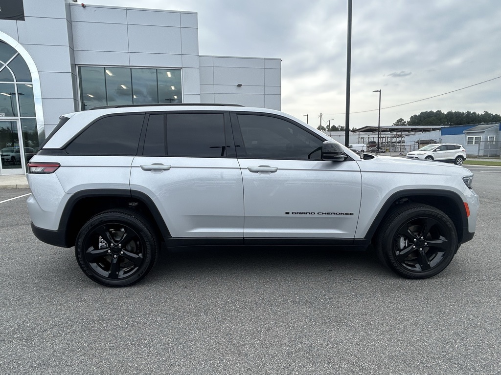 2023 Jeep Grand Cherokee Altitude photo 2
