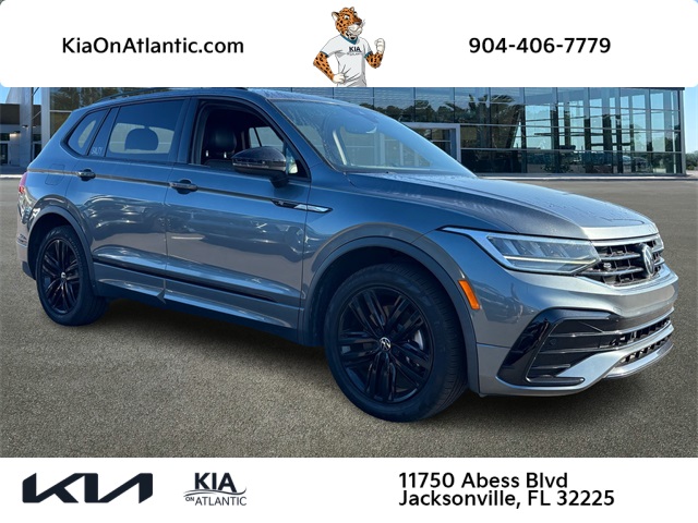 2022 Volkswagen Tiguan SE R-LINE BLACK's photo