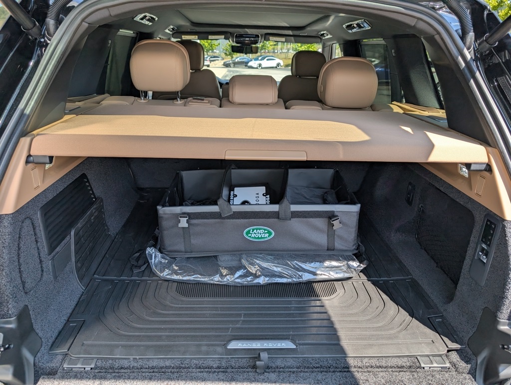 2025 Land Rover Range Rover SE photo 24