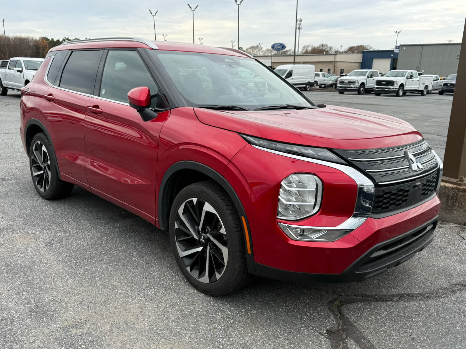 2024 Mitsubishi Outlander SEL photo 2