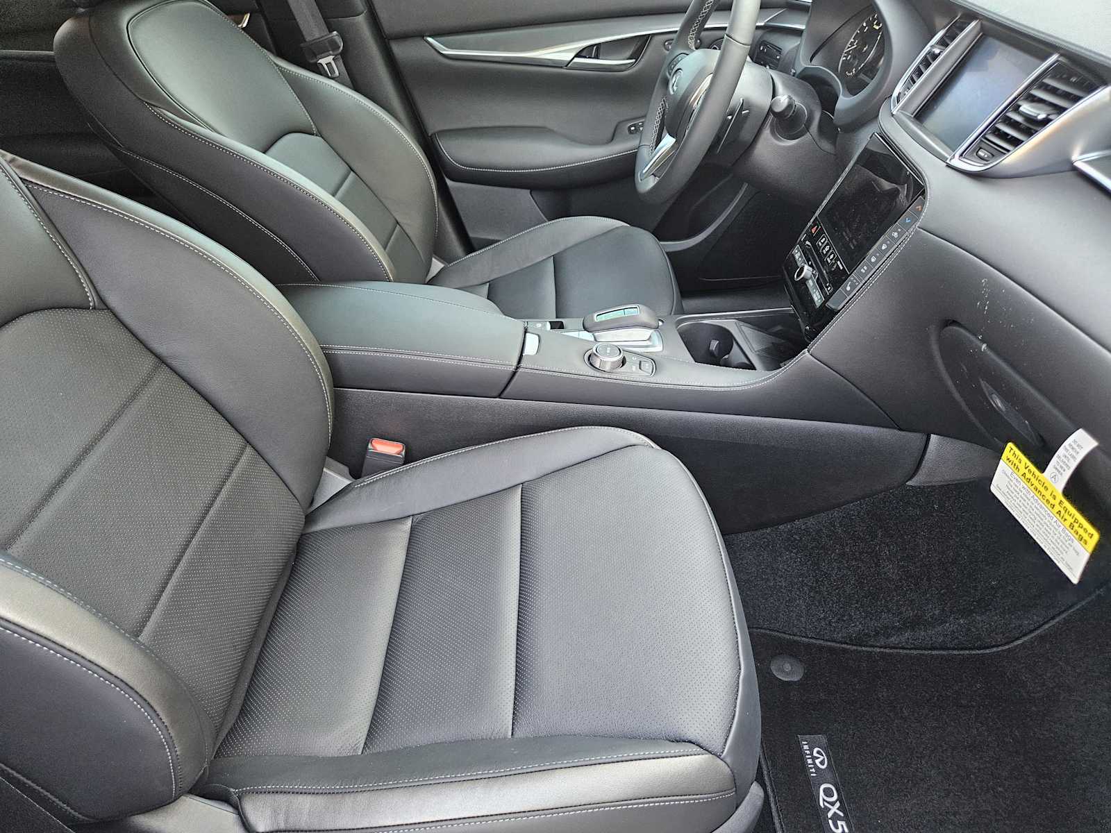 2025 Infiniti QX50 Luxe AWD photo 9