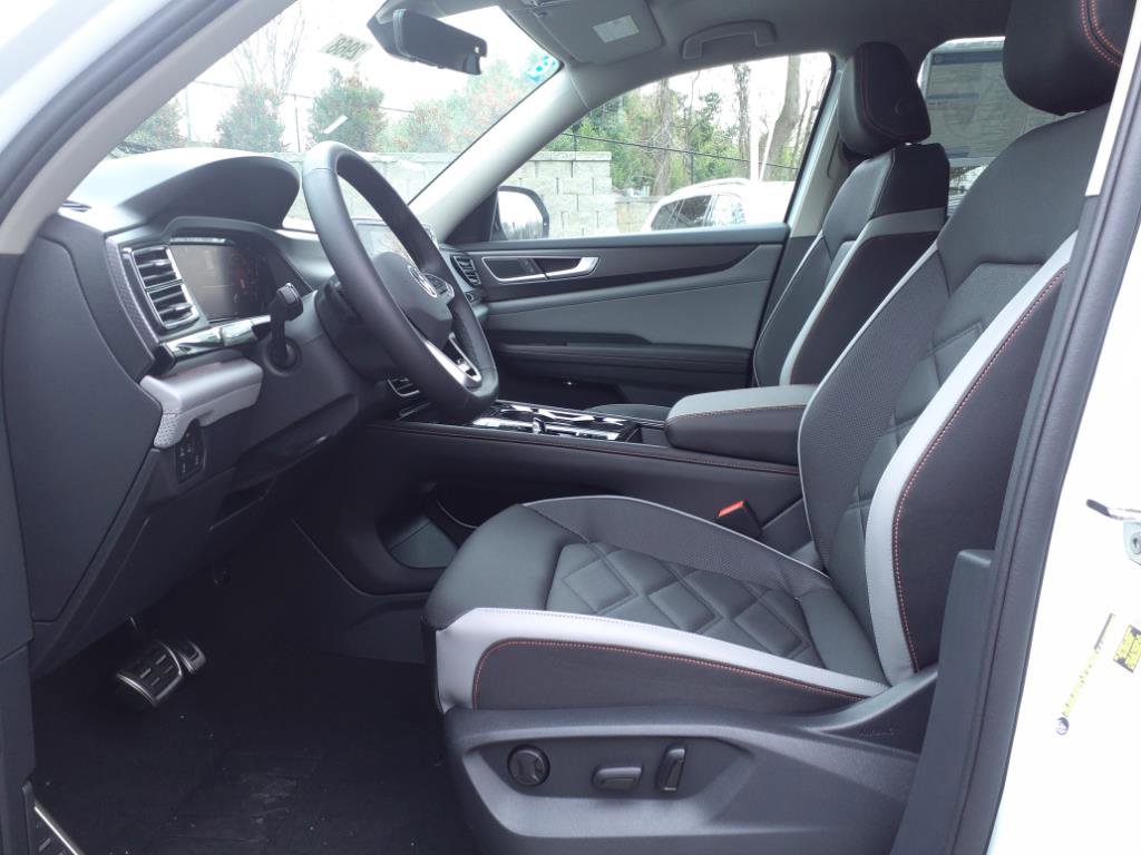 2025 Volkswagen Atlas Peak Edition photo 4