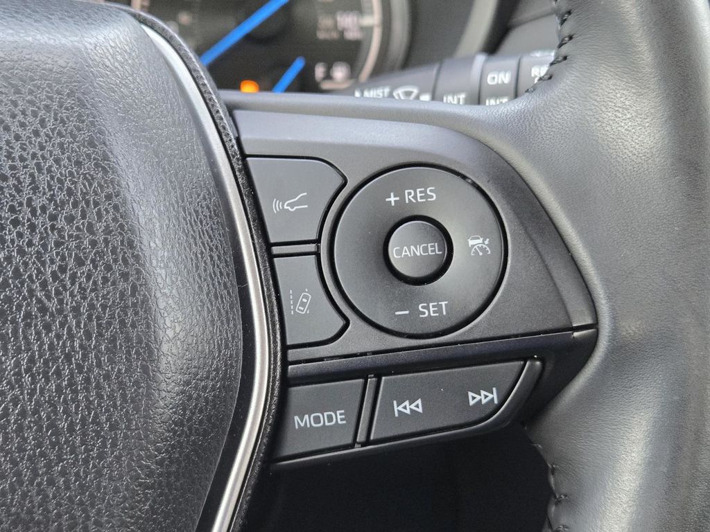 2023 Toyota Venza LE photo 16