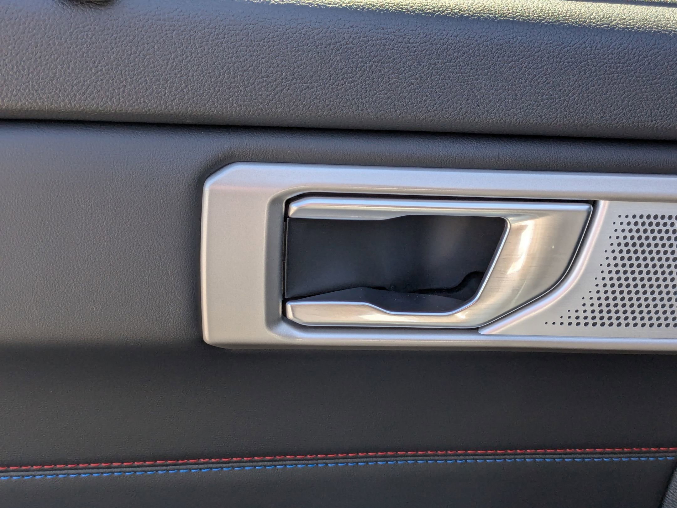 2024 Ford Explorer ST photo 28