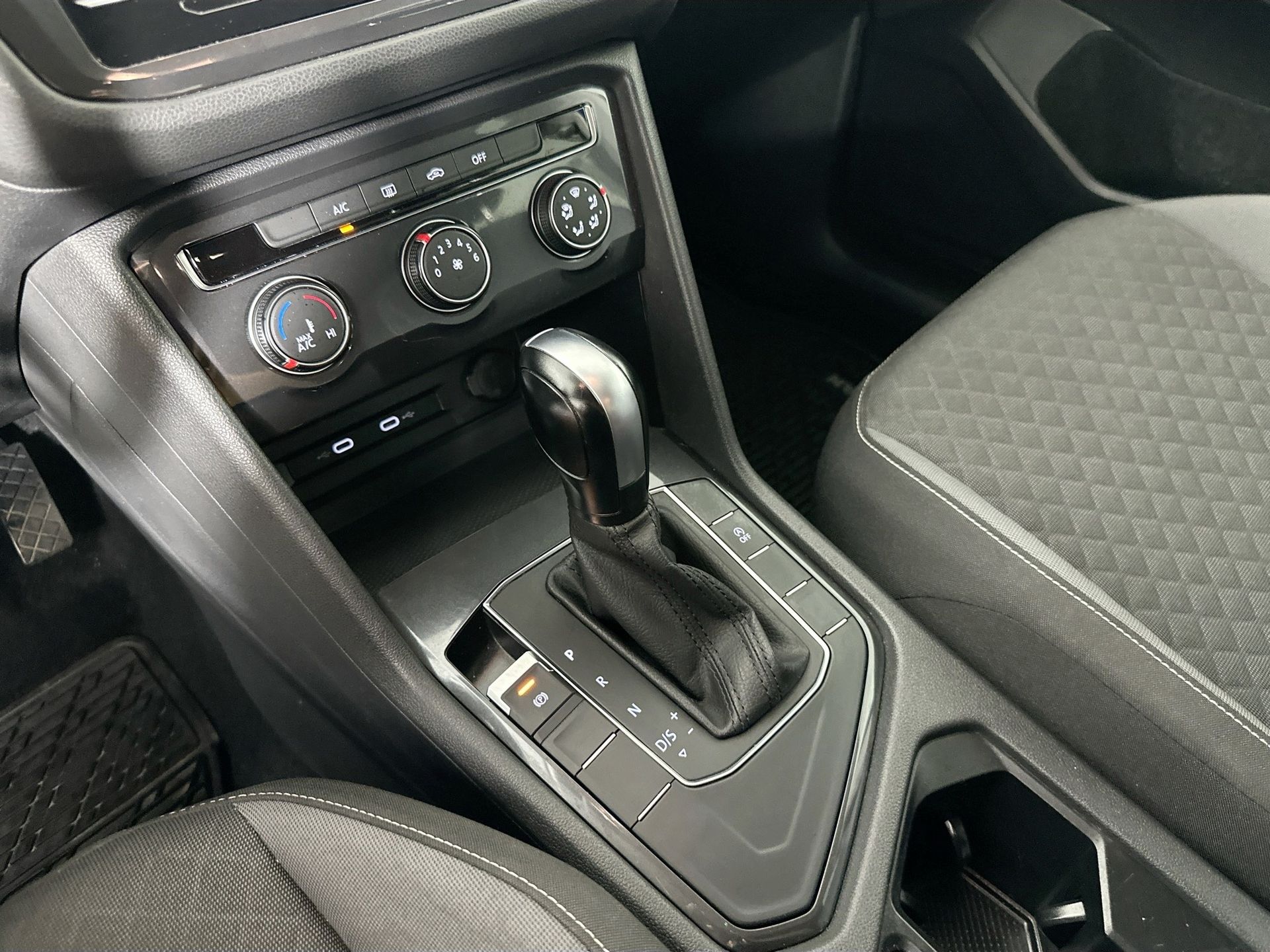 2021 Volkswagen Tiguan S photo 13