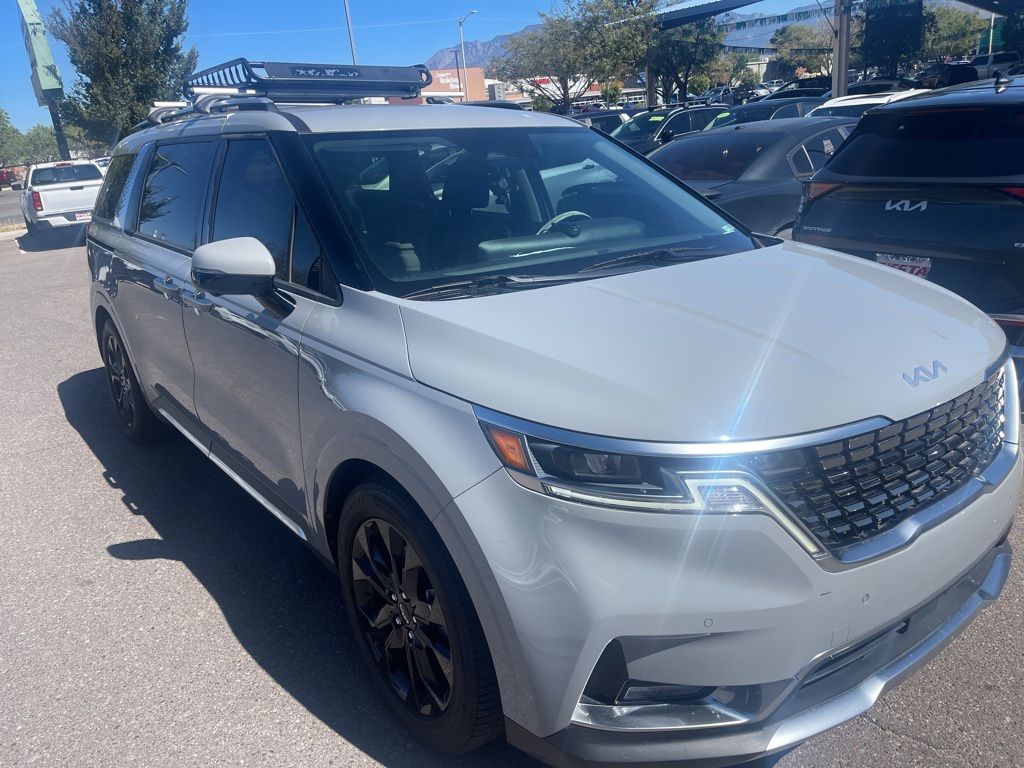 2022 Kia Carnival SX photo 3