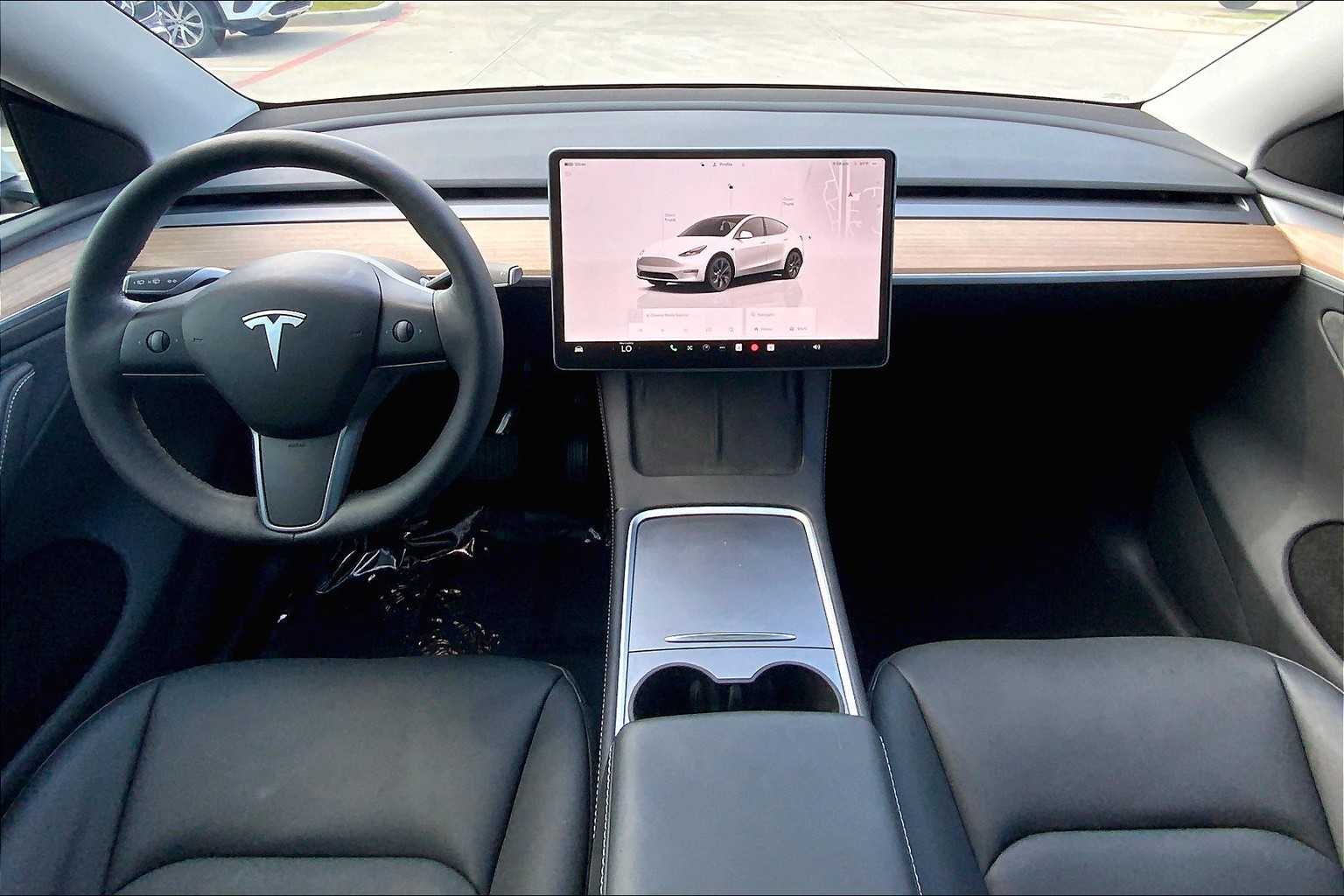 2024 Tesla Model Y Long Range photo 12