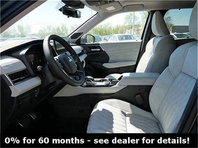 2025 Mitsubishi Outlander Platinum photo 3