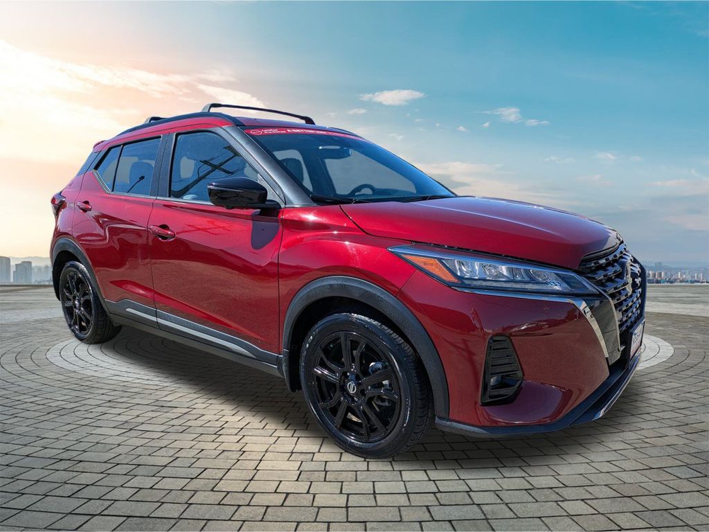 2021 Nissan Kicks SR photo 2