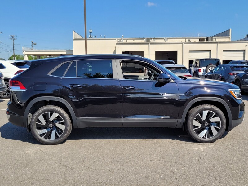 2025 Volkswagen Atlas Cross Sport SE Technology photo 2