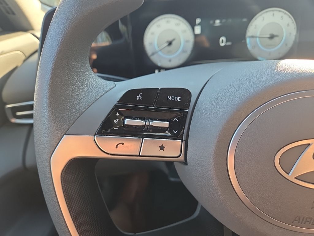 2024 Hyundai Elantra SEL photo 12