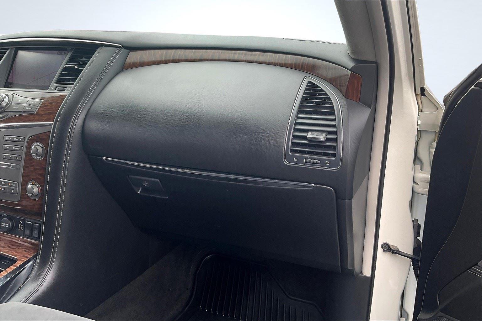2019 Nissan Armada SV photo 14