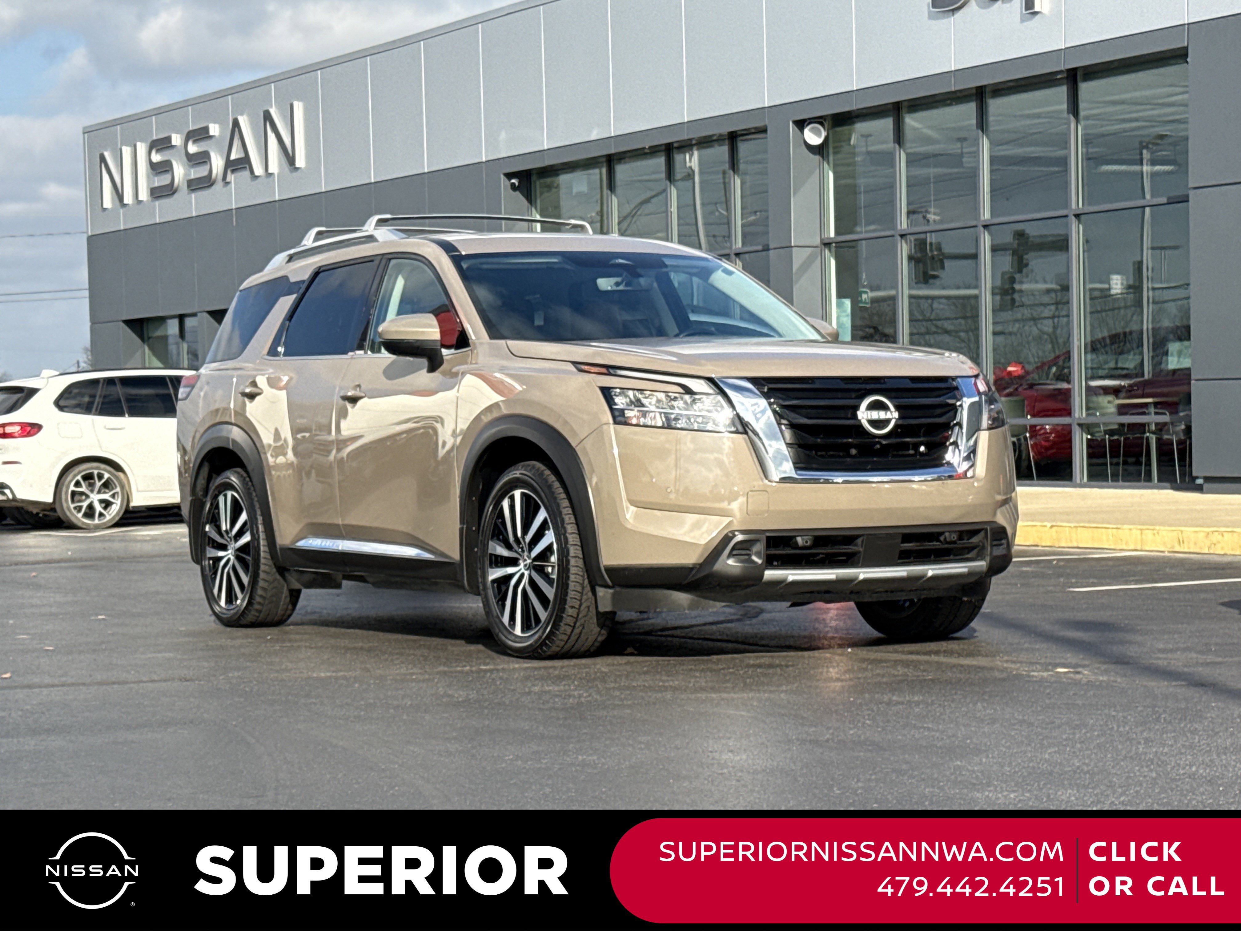 2023 Nissan Pathfinder Platinum's photo
