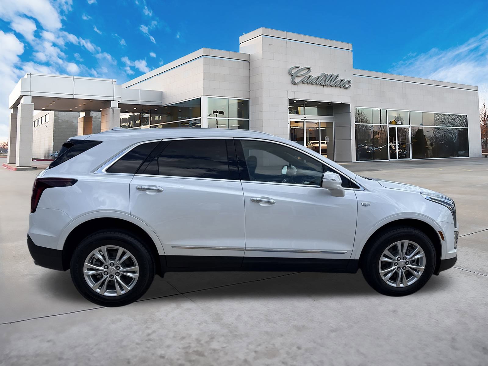 2025 Cadillac XT5 Luxury photo 2