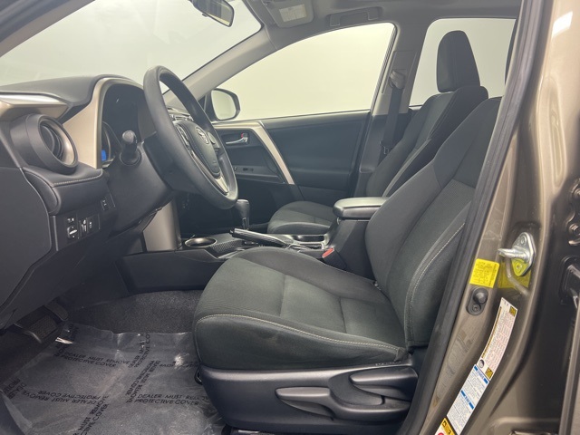 2015 Toyota RAV4 XLE photo 13