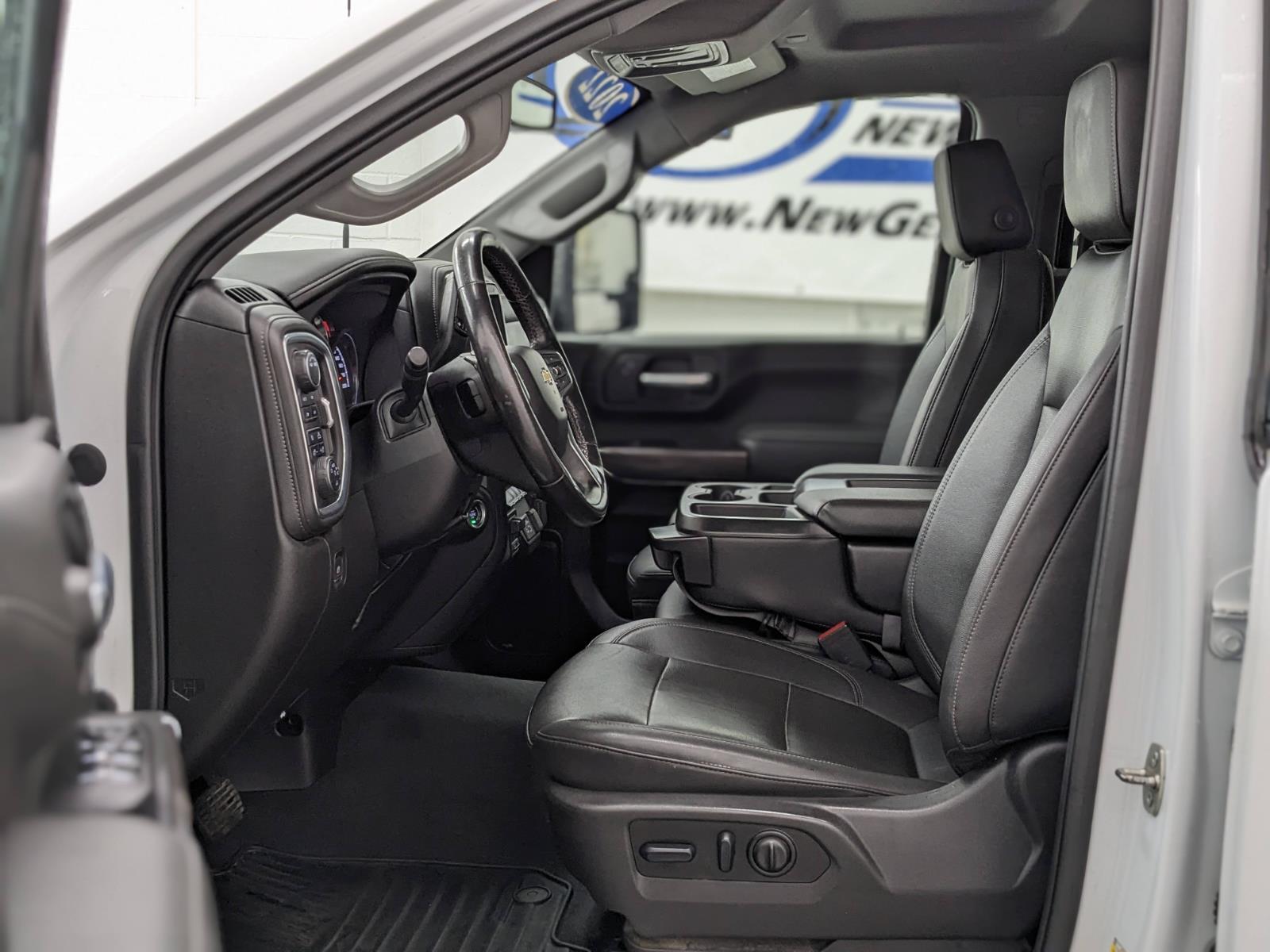 2022 Chevrolet Silverado 2500HD LTZ photo 3