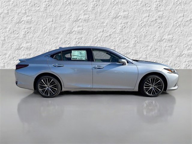 2025 Lexus ES 300h photo 2
