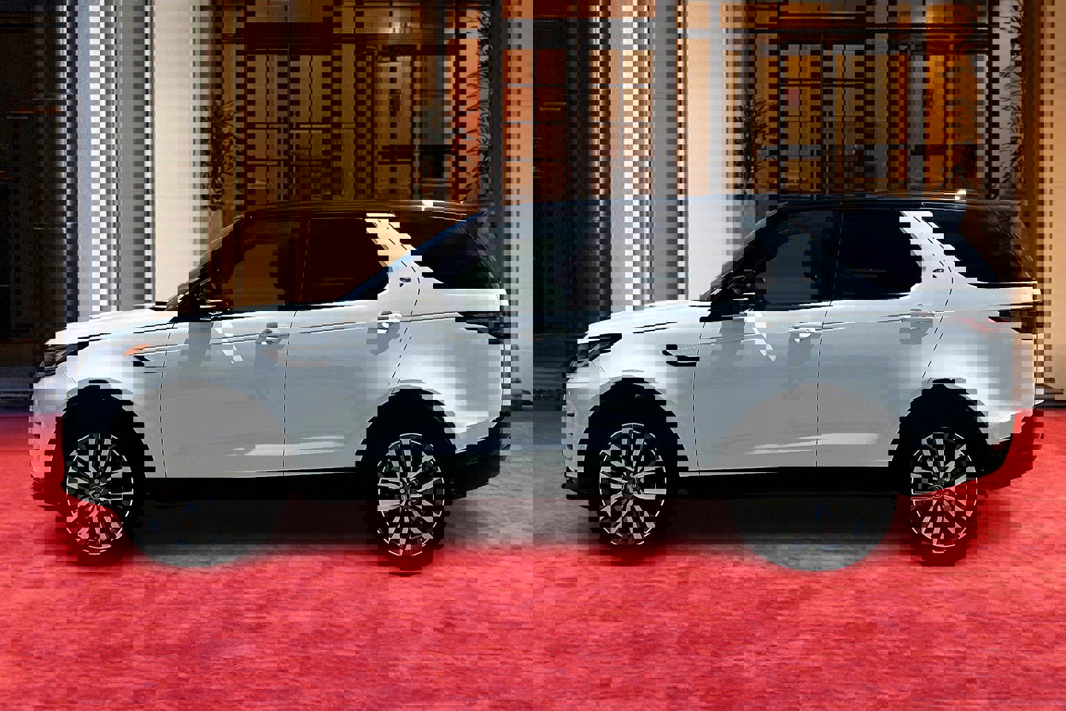2025 Land Rover Discovery P360 Dynamic SE photo 3
