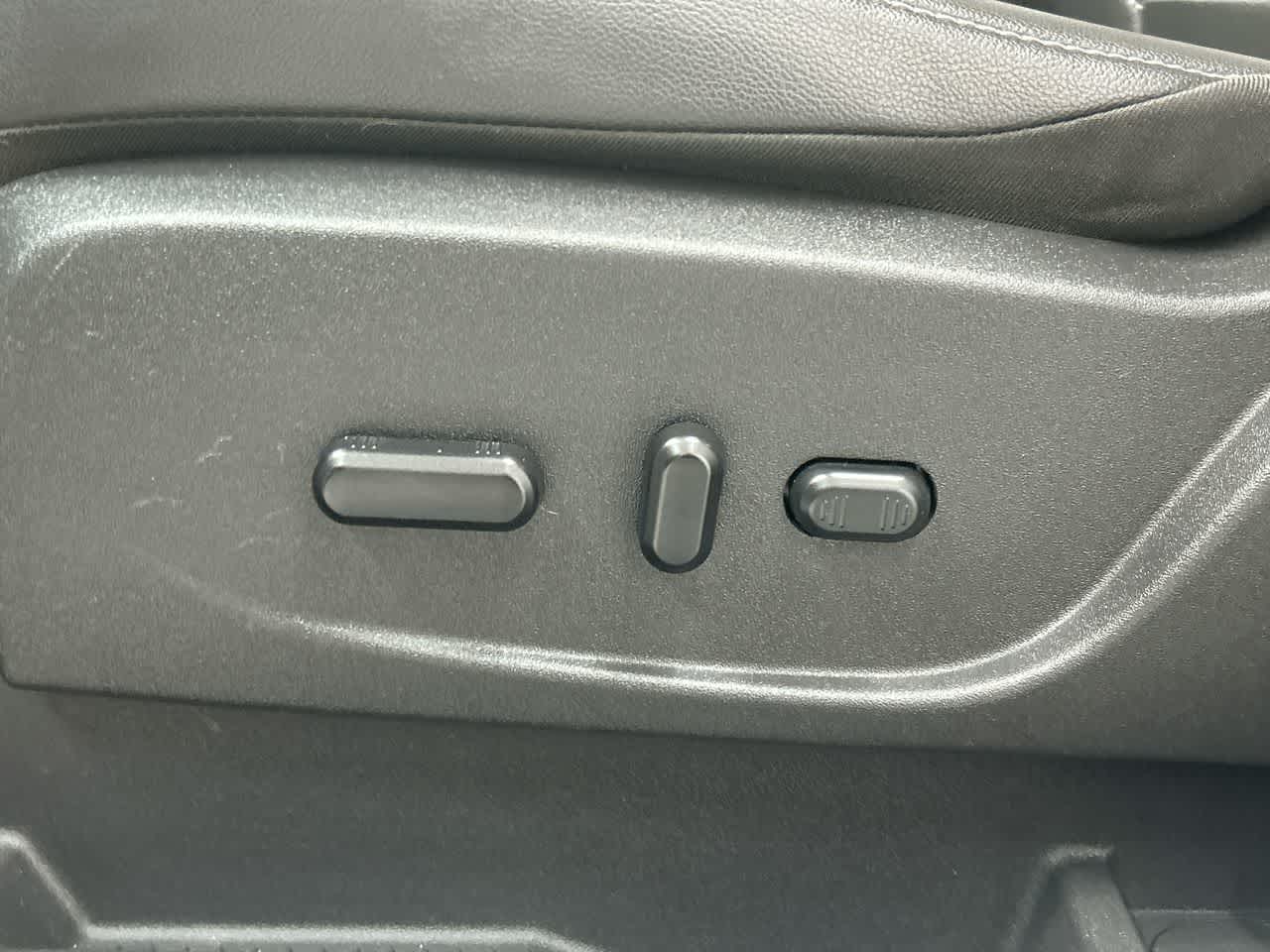 2016 Ford C-Max Energi SEL photo 14