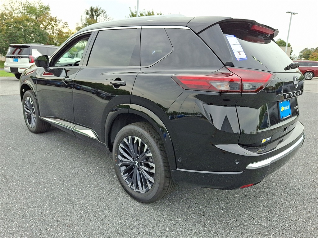 2026 Nissan Rogue Platinum photo 2