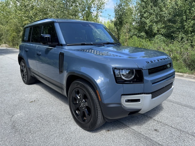 2023 Land Rover Defender 110 SE photo 4