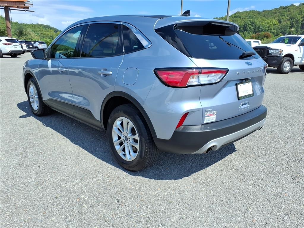 2022 Ford Escape SE photo 3
