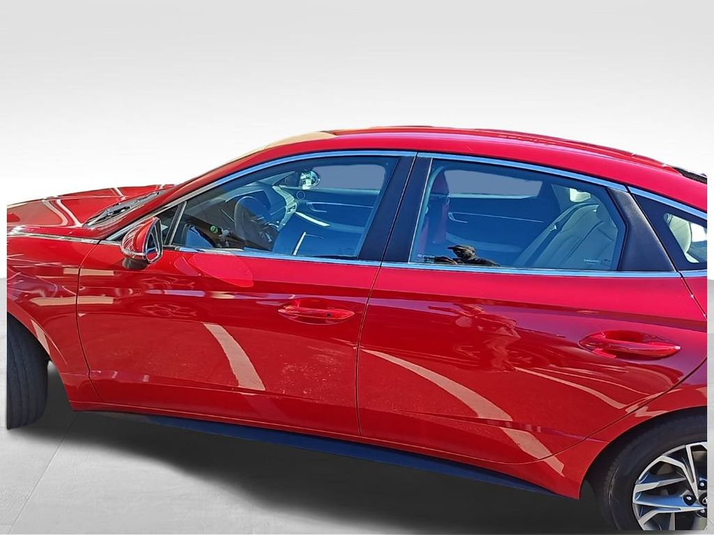 2022 Hyundai Sonata SEL photo 2