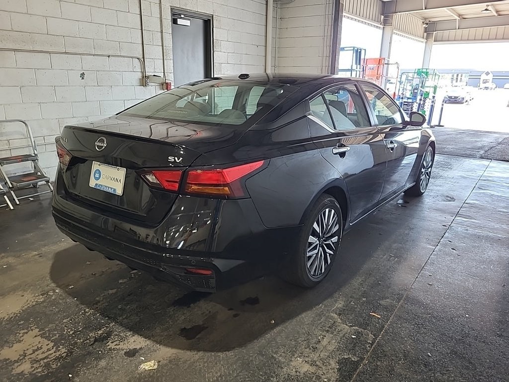 2024 Nissan Altima 2.5 SV photo 2