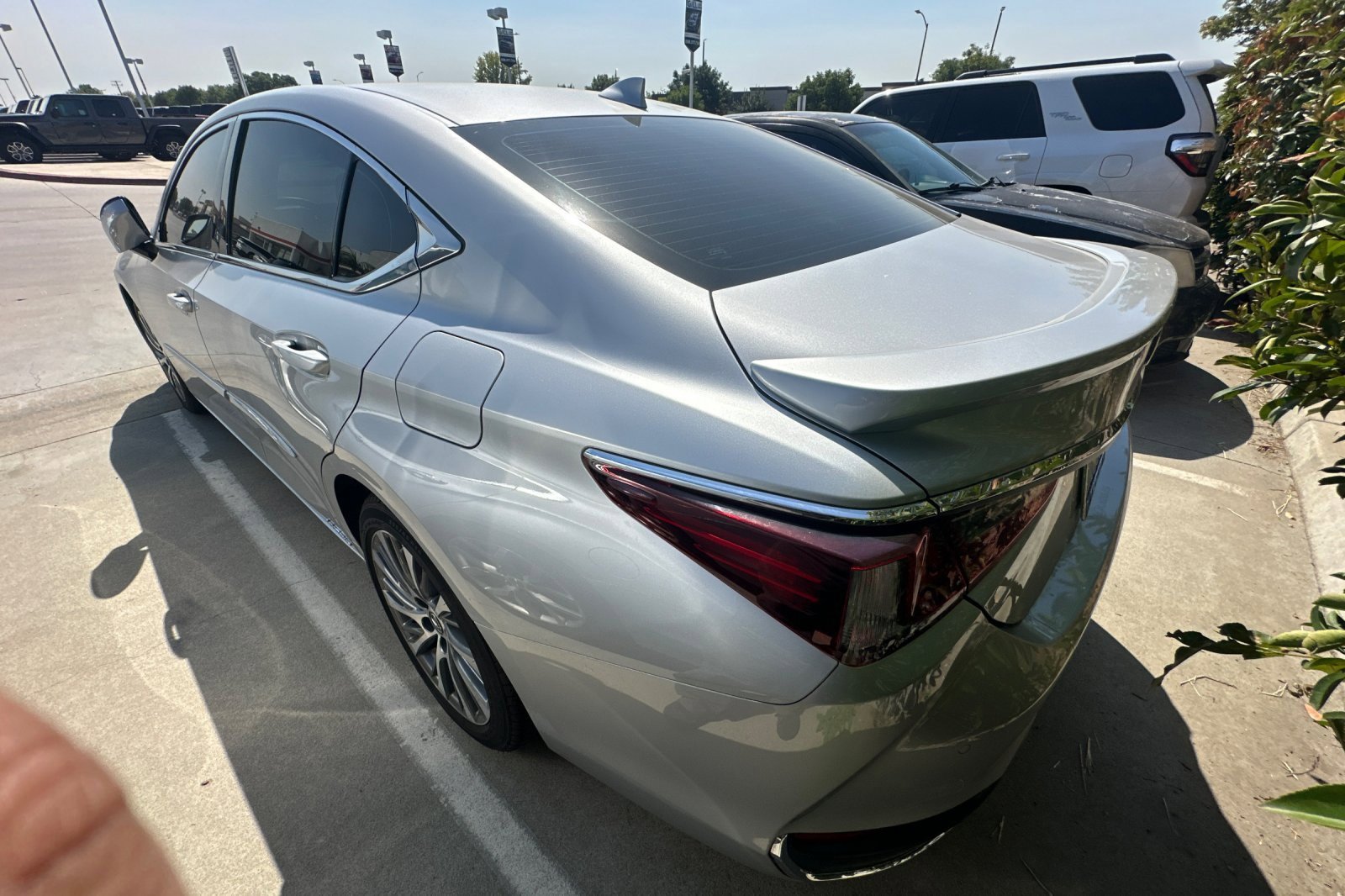 2020 Lexus ES 300h photo 3