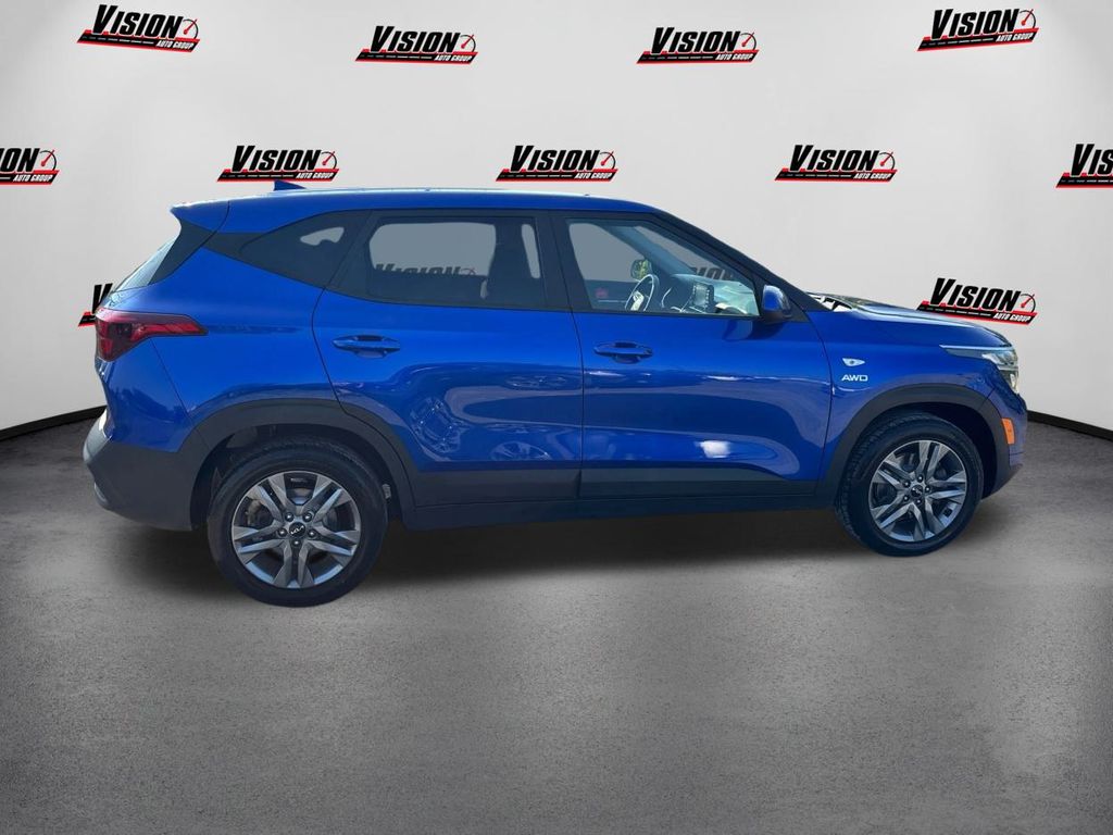2022 Kia Seltos LX photo 4