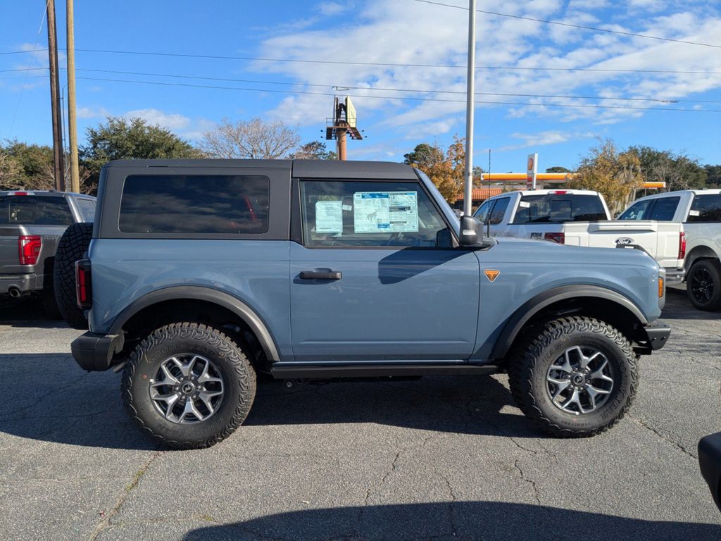 2025 Ford Bronco Badlands photo 2