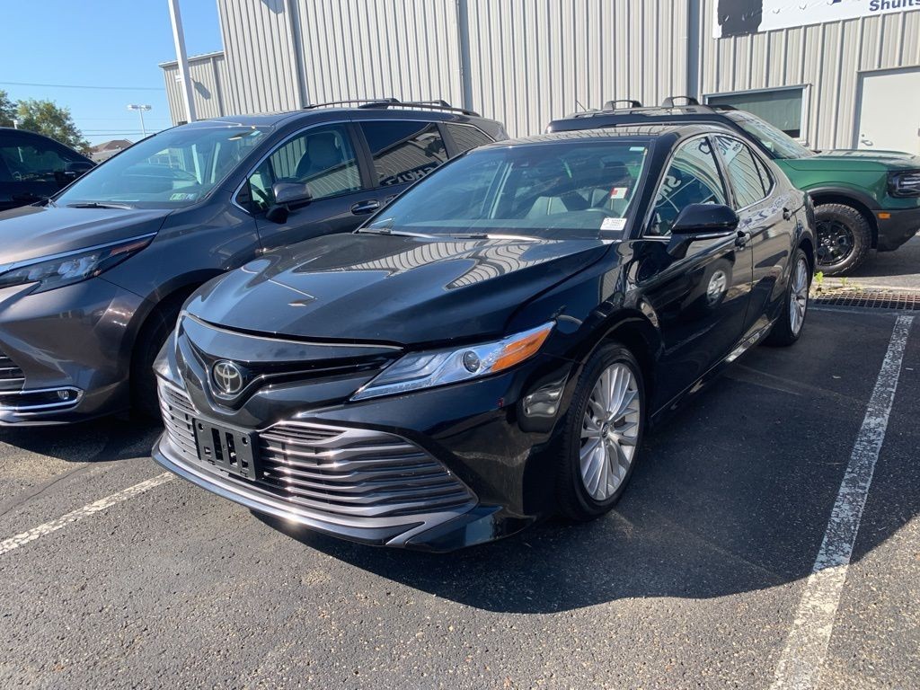 2020 Toyota Camry XLE photo 3