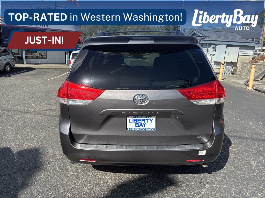 2014 Toyota Sienna LE photo 4