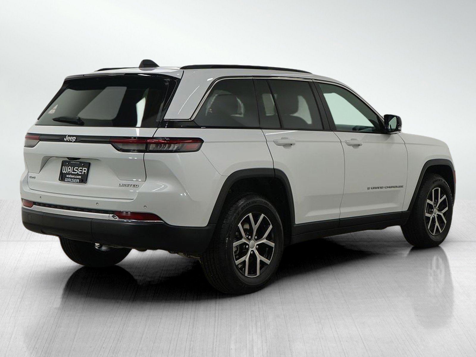 2024 Jeep Grand Cherokee Limited photo 4