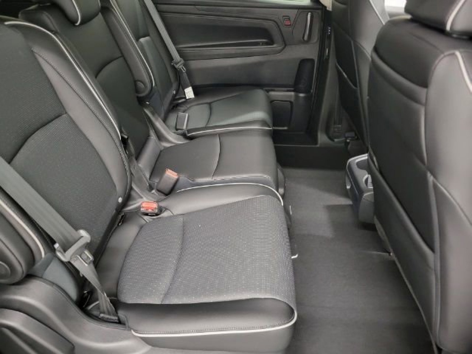 2026 Honda Odyssey Elite photo 4