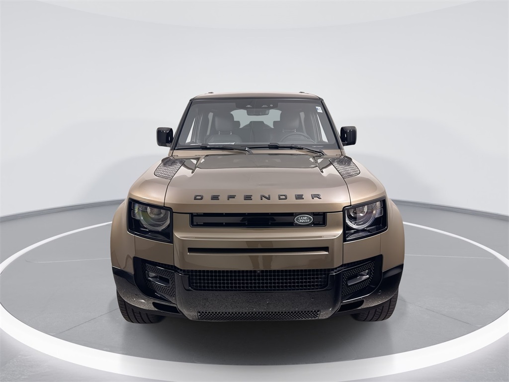 2025 Land Rover Defender 90 X-Dynamic SE photo 3