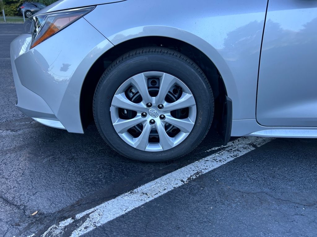2025 Toyota Corolla LE photo 25