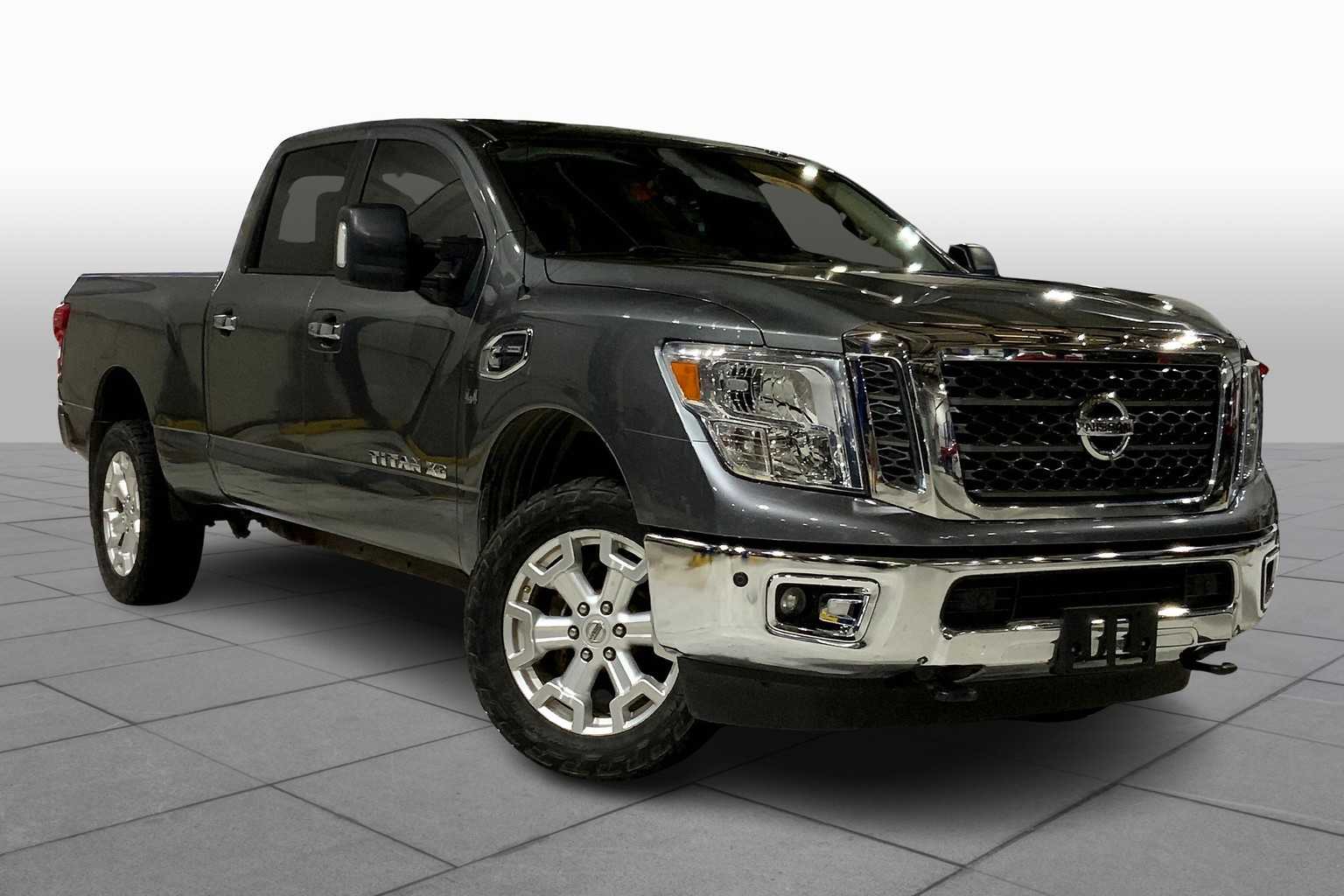 2016 Nissan Titan SV photo 2