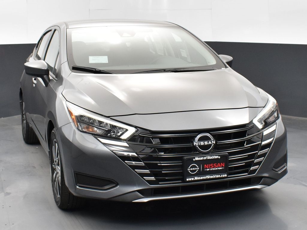 2025 Nissan Versa 1.6 SV photo 2