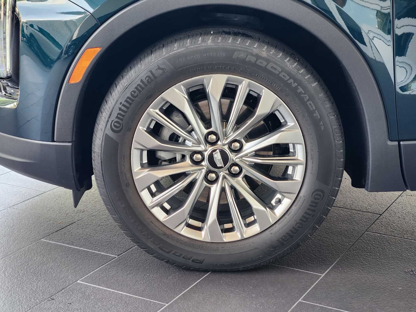 2025 Cadillac XT4 Premium Luxury photo 7
