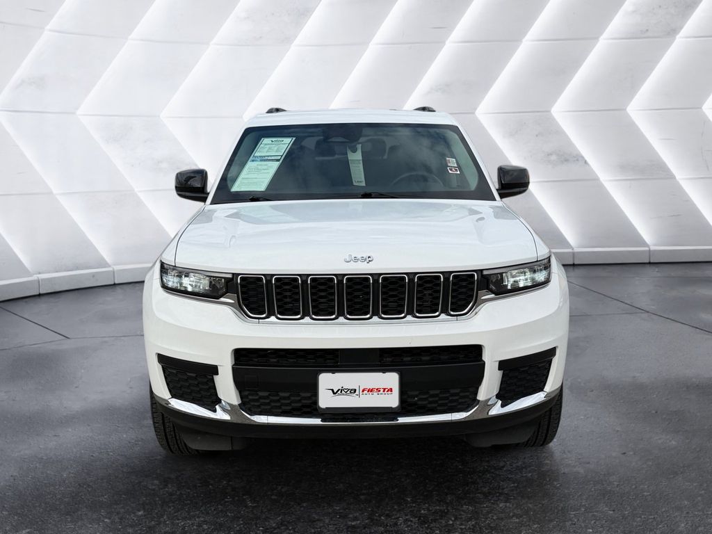2023 Jeep Grand Cherokee Laredo photo 2