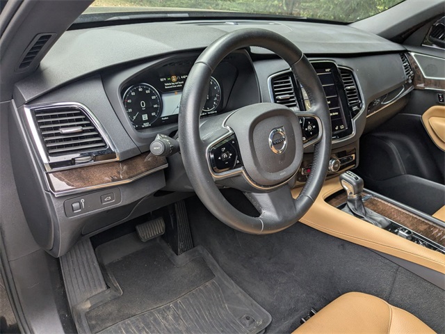 2016 Volvo XC90 T6 Momentum photo 10
