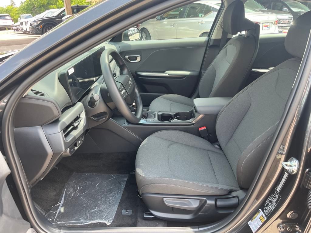 2025 Kia K4 LX photo 13