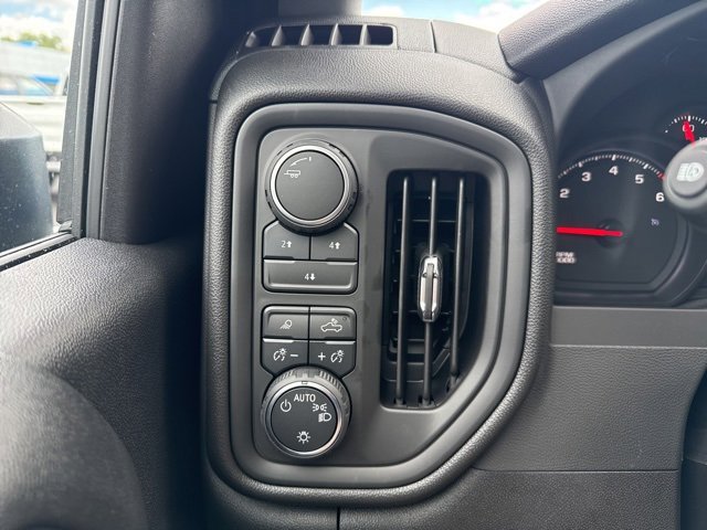 2025 Chevrolet Silverado 2500HD Custom photo 27