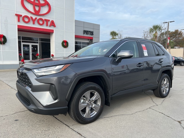 2025 Toyota RAV4 XLE's photo