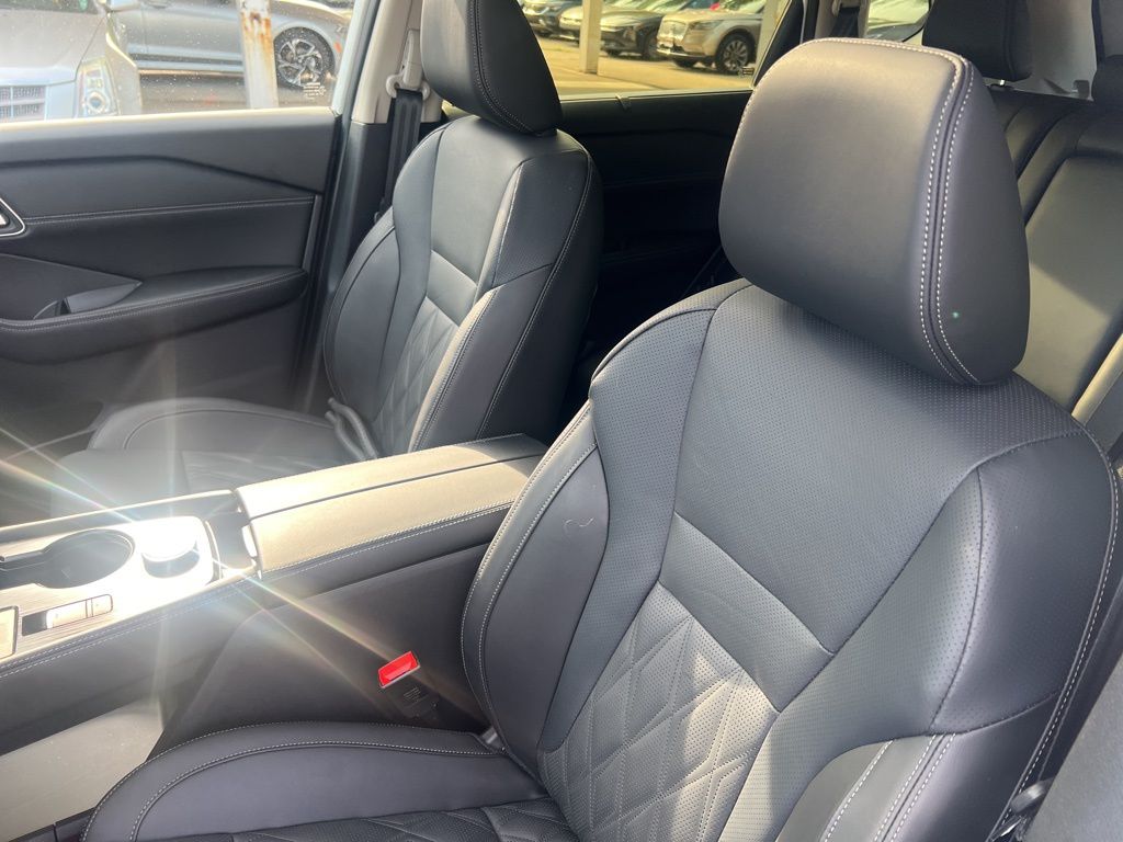 2024 Nissan Rogue Platinum photo 5