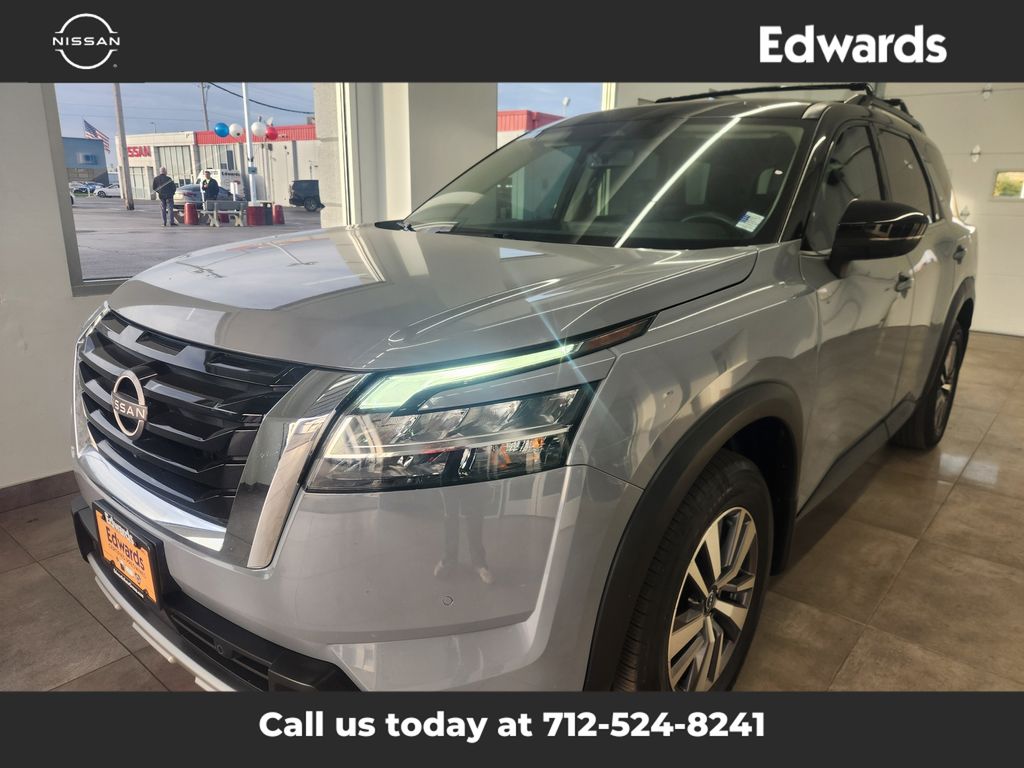 2023 Nissan Pathfinder SL photo 4